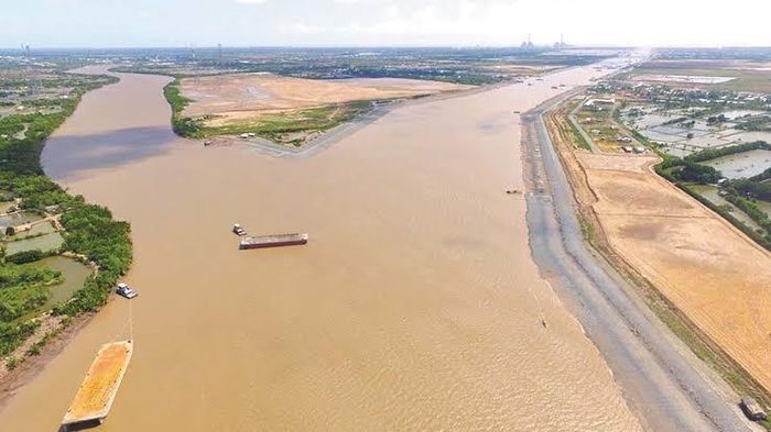 Dự án nạo vét luồng cho tàu trọng tải lớn vào sông Hậu nhằm nạo vét tuyến luồng đạt độ sâu chuẩn tắc - 6,5m, nâng cao năng lực cạnh tranh của các doanh nghiệp khai thác cảng biển. (Ảnh minh họa).