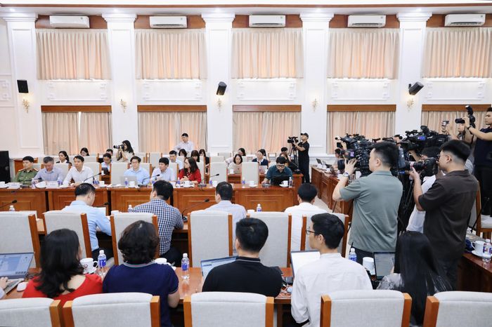 Quang cảnh họp báo.