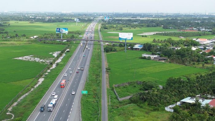 Một đoạn cao tốc TP.HCM - Trung Lương qua tỉnh Đồng Tháp.
