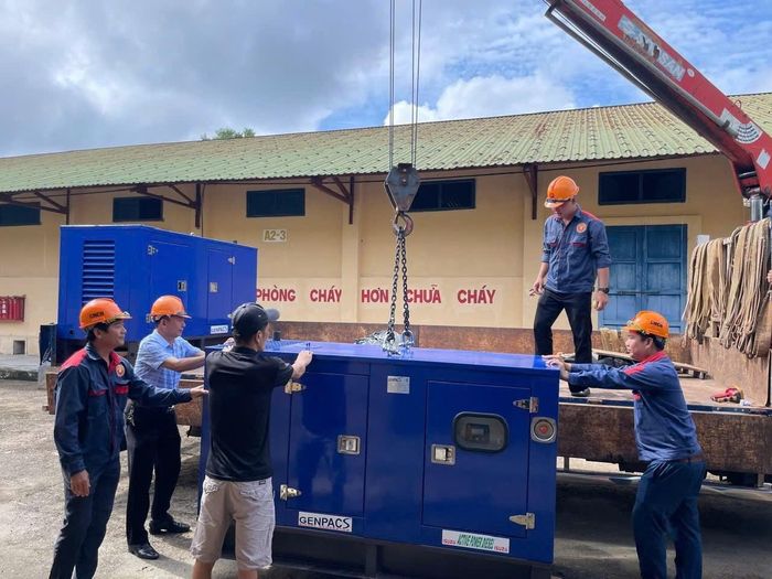 Chi cục DTNN khu vực IX xuất cấp hàng triệu tấn gạo và hàng chục nghìn thiết bị, vật tư dự trữ quốc gia hỗ trợ người dân lúc khó khăn. Ảnh: Hà Trang