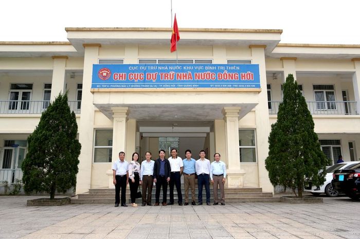 Đoàn kiểm tra mùa xuân của Tổng cục DTNN tới kiểm tra Vùng kho an toàn - xanh - sạch - đẹp tại Chi cục DTNN Đồng Hới, Cục DTNN khu vực Bình Trị Thiên, năm 2023. Ảnh: Đức Minh