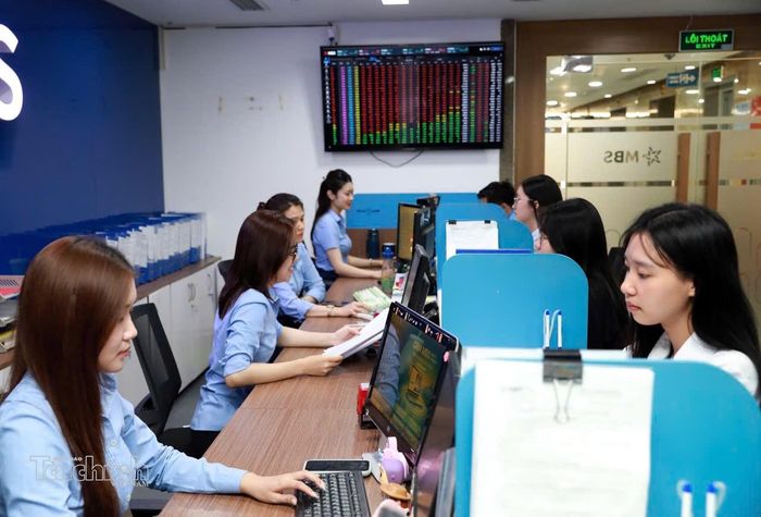 VN-Index có dấu hiệu chững lại khi áp lực chốt lời gia tăng: Ảnh Đức Thanh