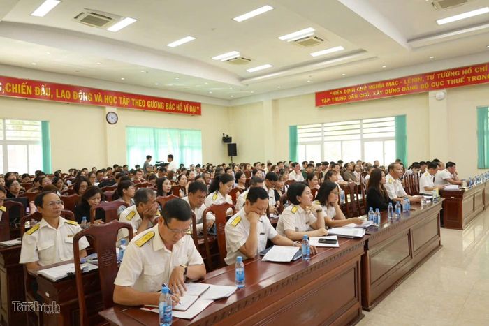 Ngành Thuế tỉnh Đắk Lắk tổ chức hội nghị đối thoại với doanh nghiệp kinh doanh nông sản. Ảnh: Lạc Nguyên