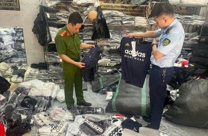Hà Nội phát hiện hơn 3.250 vụ vi phạm thị trường, hàng giả vẫn "lộng hành".