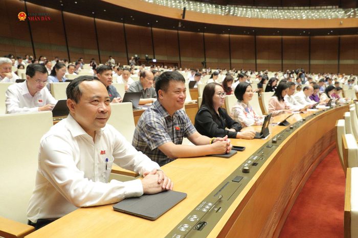 Đại biểu tham dự phiên họp. Ảnh: Hồ Long
