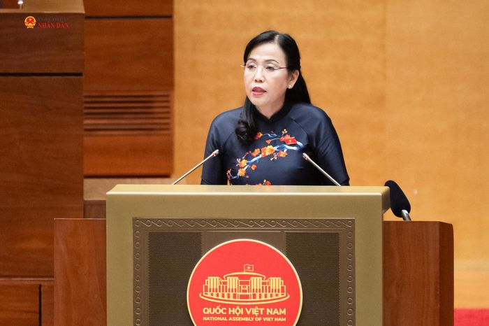 Chủ nhiệm Ủy ban Khoa học, Công nghệ và Môi trường Nguyễn Thanh Hải trình bày Báo cáo thẩm tra dự án Luật sửa đổi, bổ sung một số điều của Luật Kiến trúc. Ảnh: Phạm Thắng