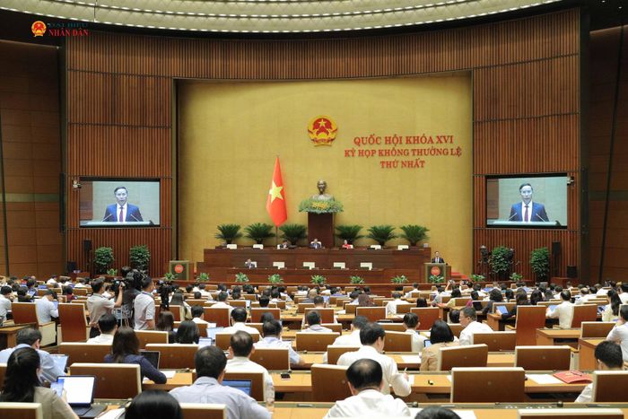 Quang cảnh phiên họp. Ảnh: Hồ Long
