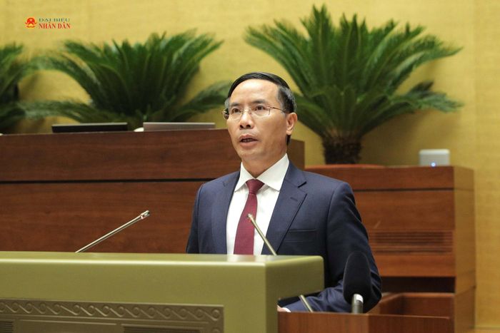 Thống đốc Ngân hàng Nhà nước Việt Nam Phạm Đức Ấn trình bày Tờ trình về dự án Luật sửa đổi, bổ sung một số điều của Luật Ngân hàng Nhà nước Việt Nam, Luật Phòng, chống rửa tiền và Luật Các tổ chức tín dụng. Ảnh: Hồ Long
