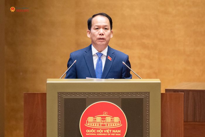 Bộ trưởng Bộ Tư pháp Hoàng Thanh Tùng trình bày Tờ trình về dự án Luật Hòa giải ở cơ sở (sửa đổi). Ảnh: Phạm Thắng