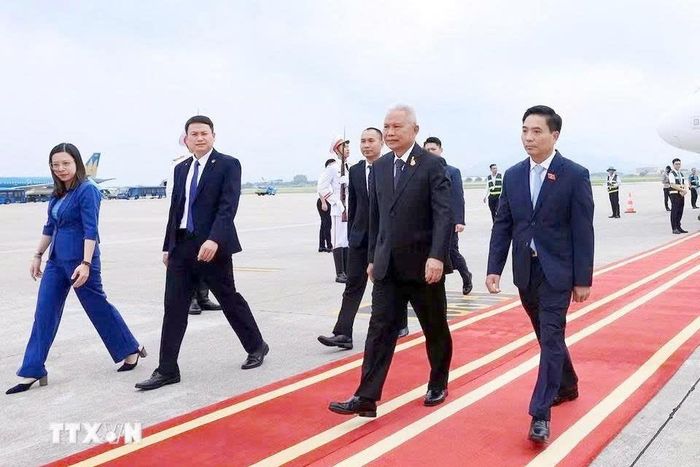 Phó Chủ tịch Quốc hội, Thượng tướng Nguyễn Doãn Anh đón Chủ tịch Chủ tịch Quốc hội kiêm Chủ tịch Hạ viện Thái Lan Sophon Zaram tại Sân bay quốc tế Nội Bài. Ảnh: Tuấn Anh/TTXVN