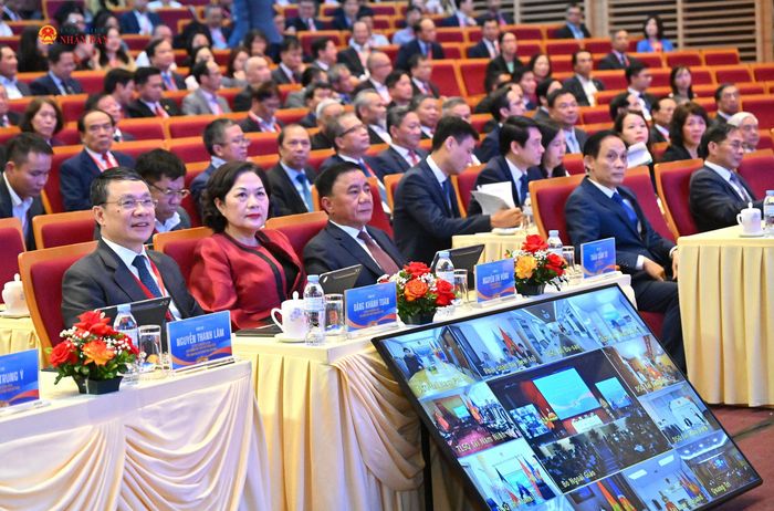 Thường trực Ban Bí thư Trần Cẩm Tú, Phó Chủ tịch Quốc hội Nguyễn Thị Hồng và các đại biểu dự Phiên họp