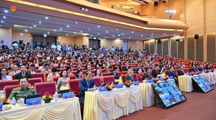 Quang cảnh Phiên họp