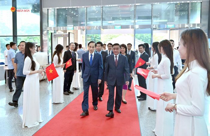 Thường trực Ban Bí thư Trần Cầm Tú đến dự Phiên họp toàn thể về Đối ngoại Đảng và đối ngoại nhân dân