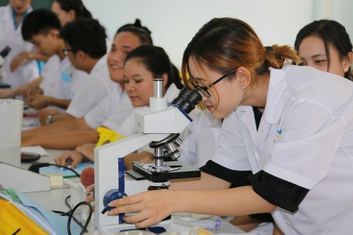 Nhiều năm qua, Trường Đại học Kiên Giang luôn gắn công tác đào tạo với nhu cầu xã hội, gắn kết với doanh nghiệp để sinh viên ra trường có việc làm. Ảnh: KGU