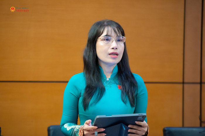 ĐBQH Châu Quỳnh Dao (An Giang) phát biểu.