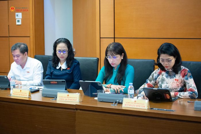 Đoàn ĐBQH An Giang tham dự phiên thảo luận tổ