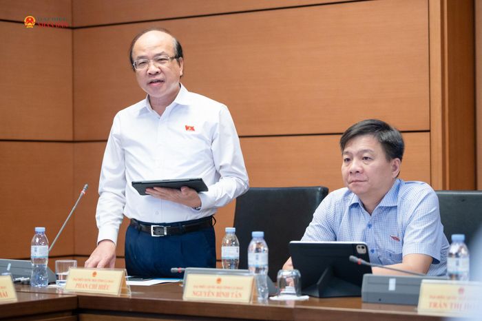 Chủ nhiệm Ủy ban Pháp luật và Tư pháp, ĐBQH Phan Chí Hiếu (Cà Mau) phát biểu thảo luận tại Tổ 8