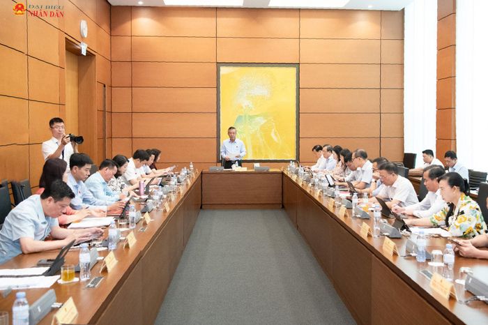 Quang cảnh thảo luận tại Tổ 3. Ảnh: Lâm Hiển