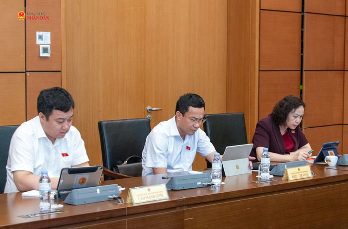 ĐBQH tỉnh Thanh Hóa tham dự phiên thảo luận tổ. Ảnh: Lâm Hiển