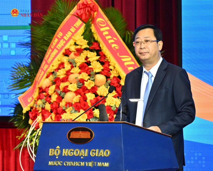 Phó Chủ tịch Ủy ban Trung ương Mặt trận Tổ quốc Việt Nam Cao Xuân Thạo phát biểu tại Phiên họp
