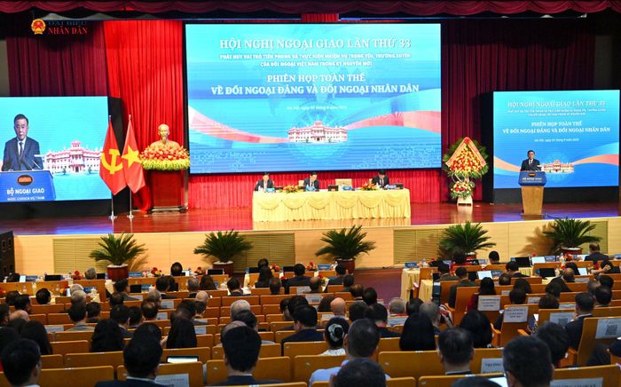 Thường trực Ban Bí thư Trần Cẩm Tú phát biểu chỉ đạo tại Phiên họp