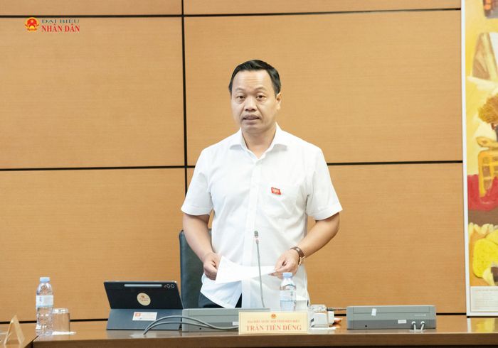 Bí thư Tỉnh ủy, Trưởng Đoàn ĐBQH tỉnh Điện Biên Trần Tiến Dũng phát biểu