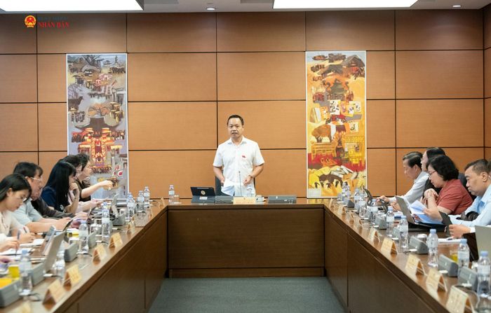 Toàn cảnh thảo luận tại Tổ 12