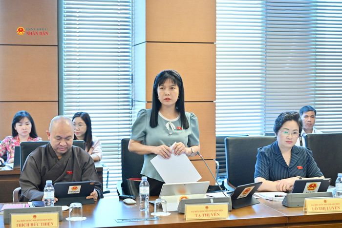 ĐBQH Tạ Thị Yên (Điện Biên) phát biểu. Ảnh: Quang Khánh