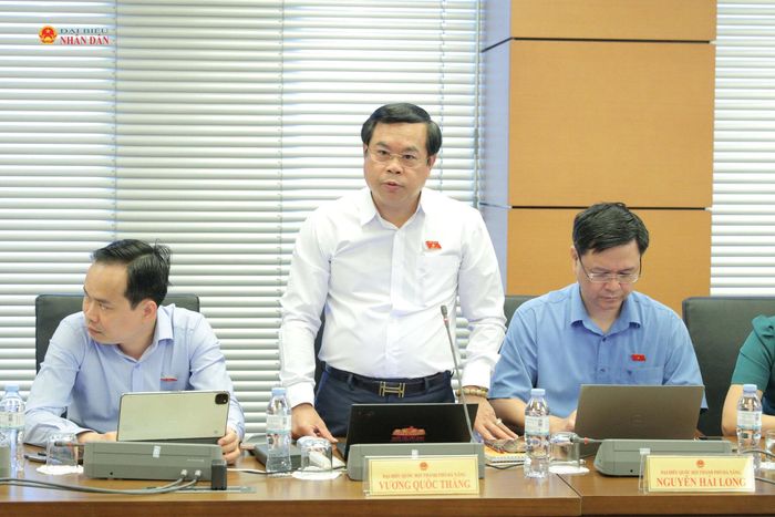 ĐBQH Vương Quốc Thắng (TP. Đà Nẵng) phát biểu. Ảnh: Hồ Long