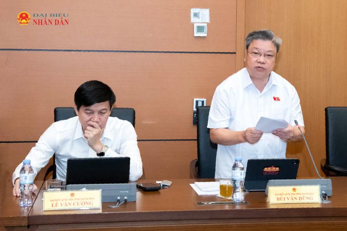 ĐBQH Bùi Văn Dũng (Thanh Hóa) phát biểu. Ảnh: Lâm Hiển