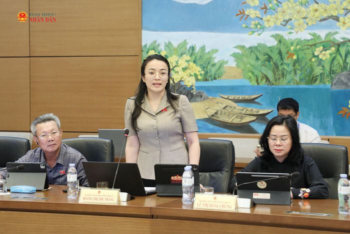 ĐBQH Hoàng Thị Thu Trang (Nghệ An) phát biểu