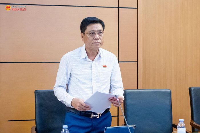 ĐBQH Huỳnh Văn Ngon (Đồng Tháp) phát biểu. Ảnh: Mạnh Hưng
