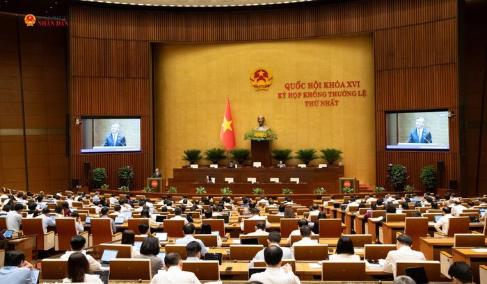 Bộ trưởng Bộ Tài chính Ngô Văn Tuấn giải trình, làm rõ vấn đề đại biểu quan tâm. Ảnh Lâm Hiển