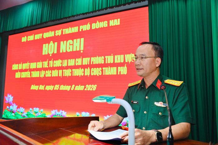 Đại tá Võ Thành Danh, Chỉ huy trưởng Bộ CHQS thành phố phát biểu tại hội nghị. Ảnh: Văn Chung