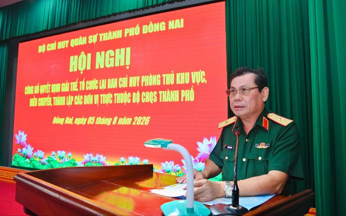 Thiếu tướng Đặng Văn Lẫm, Phó Tư lệnh Quân khu 7 phát biểu chỉ đạo tại hội nghị. Ảnh: Văn Chung