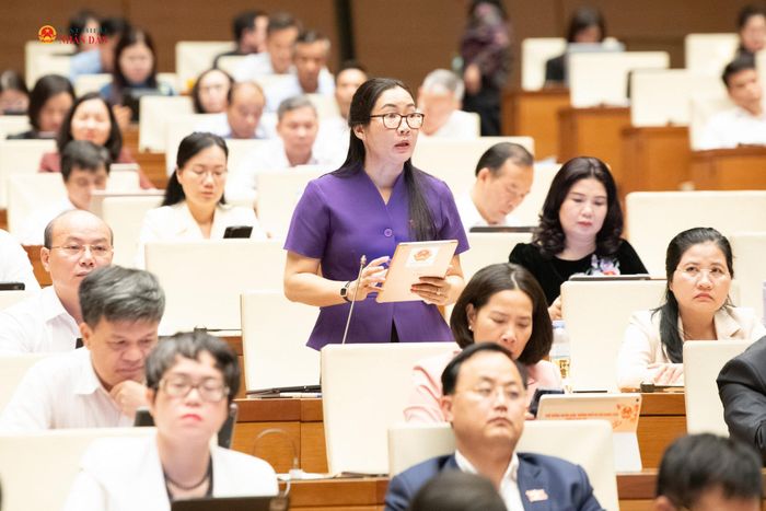 ĐBQH Trần Thị Thu Phước (Quảng Ngãi) phát biểu. Ảnh: Lâm Hiển