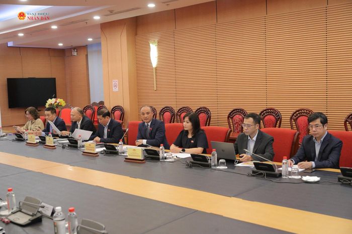 Đại diện Thường trực Ủy ban Khoa học, Công nghệ và Môi trường cùng đại diện một số cơ quan của Quốc hội tham dự cuộc tiếp