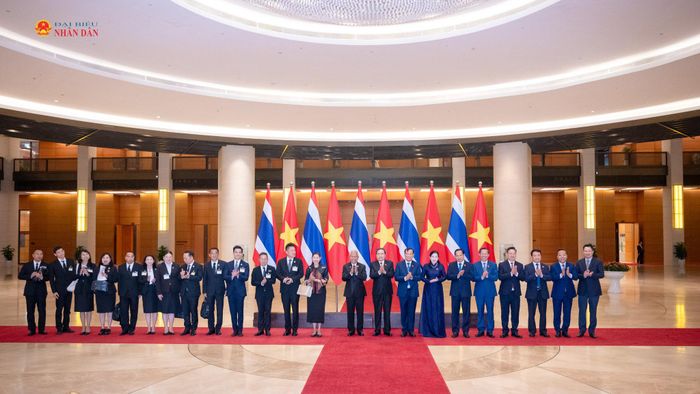 Chủ tịch Quốc hội Trần Thanh Mẫn và Chủ tịch Quốc hội kiêm Chủ tịch Hạ viện Thái Lan Sophon Zaram cùng các đại biểu hai nước