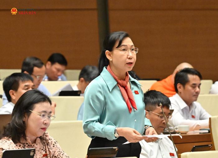 ĐBQH Phan Thị Mỹ Dung (Tây Ninh) phát biểu. Ảnh: Quang Khánh