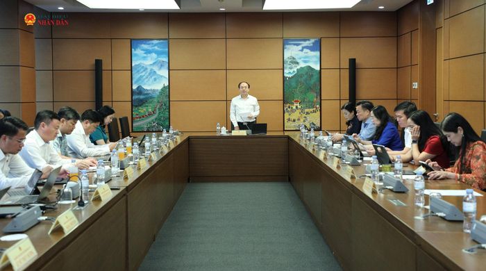 Quang cảnh phiên họp Tổ 6. Ảnh: Khánh Duy