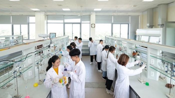 Đến năm 2030, Việt Nam phấn đấu nâng cấp, đầu tư mới và đưa vào vận hành ít nhất 8 phòng thí nghiệm trọng điểm quốc gia trong các lĩnh vực ưu tiên gồm sinh học và y sinh tiên tiến; năng lượng và vật liệu tiên tiến...Ảnh minh họa: VGP.