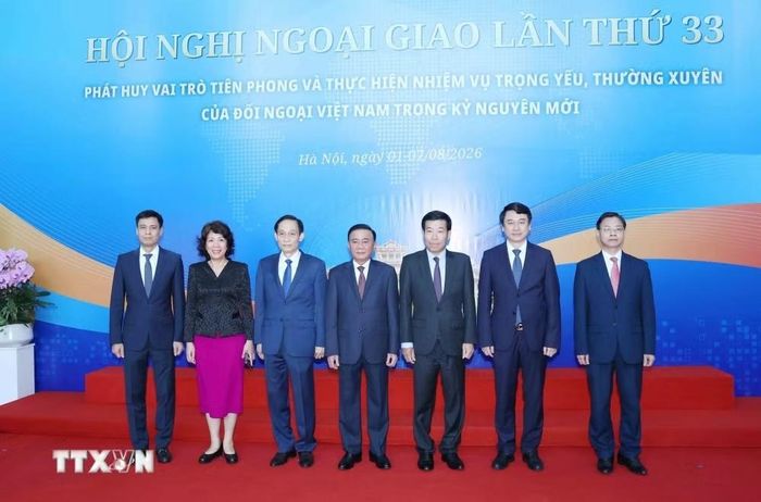Thường trực Ban Bí thư Trần Cẩm Tú và các lãnh đạo Bộ Ngoại giao. Ảnh: TTXVN