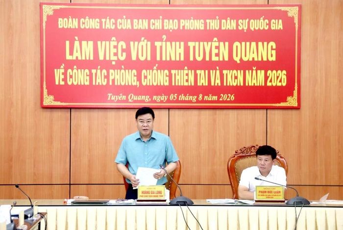 Phó Chủ tịch UBND tỉnh Tuyên Quang Hoàng Gia Long phát biểu tại buổi làm việc. Ảnh Báo Tuyên Quang