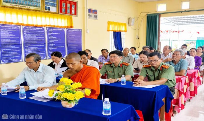 Sinh hoạt mô hình “Đồng bào dân tộc thiểu số ấp 7, xã Tân Lộc tích cực tự phòng, tự quản về ANTT”.