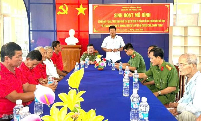 Công an xã Phước Long sinh hoạt mô hình “Tổ tự quản dòng tộc về ANTT”.