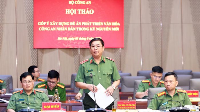 Trung tướng Trần Vi Dân nêu rõ, xây dựng văn hóa CAND là một hành trình bền bỉ, đòi hỏi sự quyết liệt của cấp ủy, lãnh đạo, chỉ huy và sự tự giác của từng cán bộ, chiến sĩ.