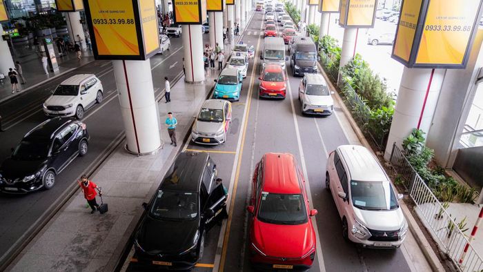 Thời gian phương tiện dừng đón khách tại làn 3 được quy định tối đa không quá 3 phút.