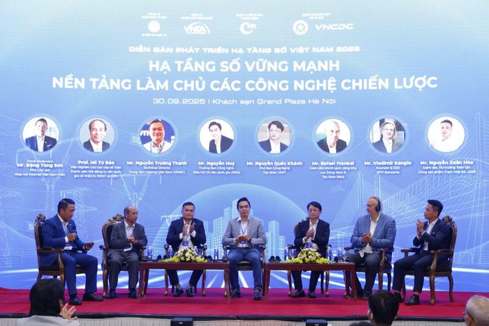 Diễn đàn Phát triển Hạ tầng số Việt Nam 2025 - Ảnh: VGP/TG