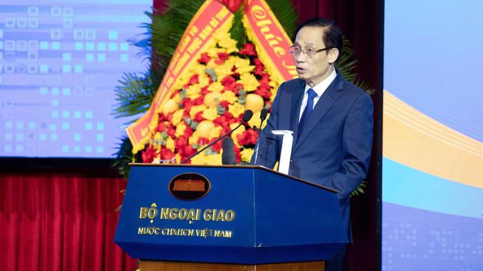 Bộ trưởng Ngoại giao Lê Hoài Trung phát biểu tại phiên họp.