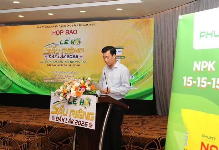 Ông Trần Hồng Tiến, Giám đốc Sở Văn hóa thể thao và Du lịch Đắk Lắk thông tin về lễ hội tại buổi họp báo.
